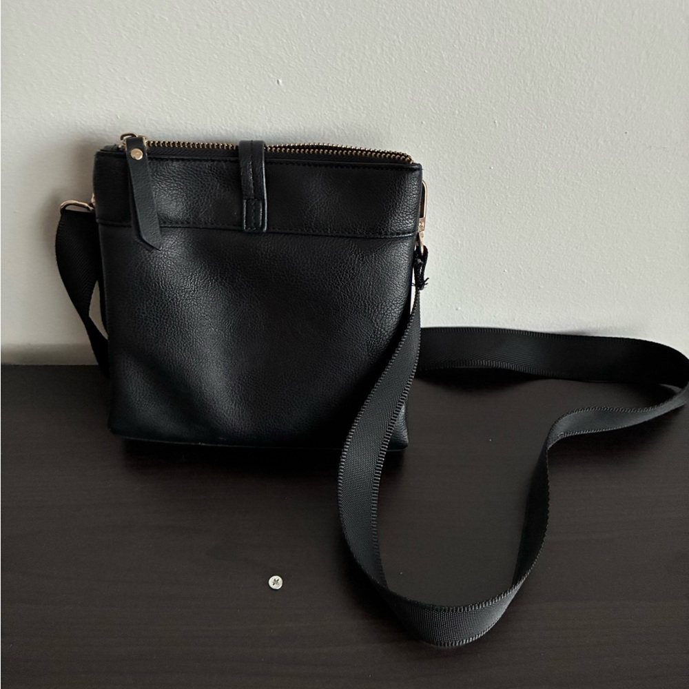 Kenneth Cole Reaction Black and White Crossbody Bag - Picture 2 of 4